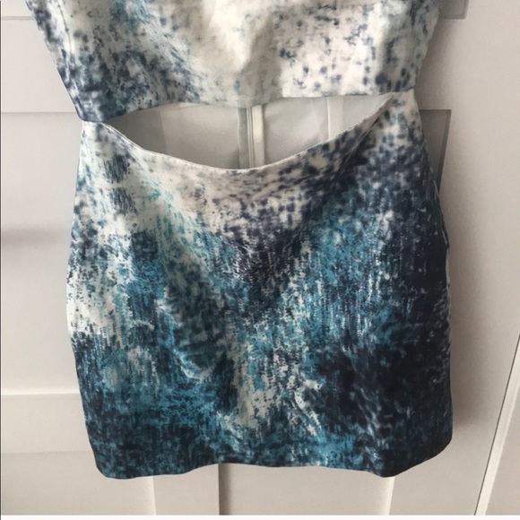 Xenia Body-con dress - Picture 3 of 5